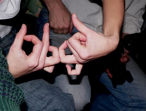 blood gang symbol|blood gang signs with fingers.